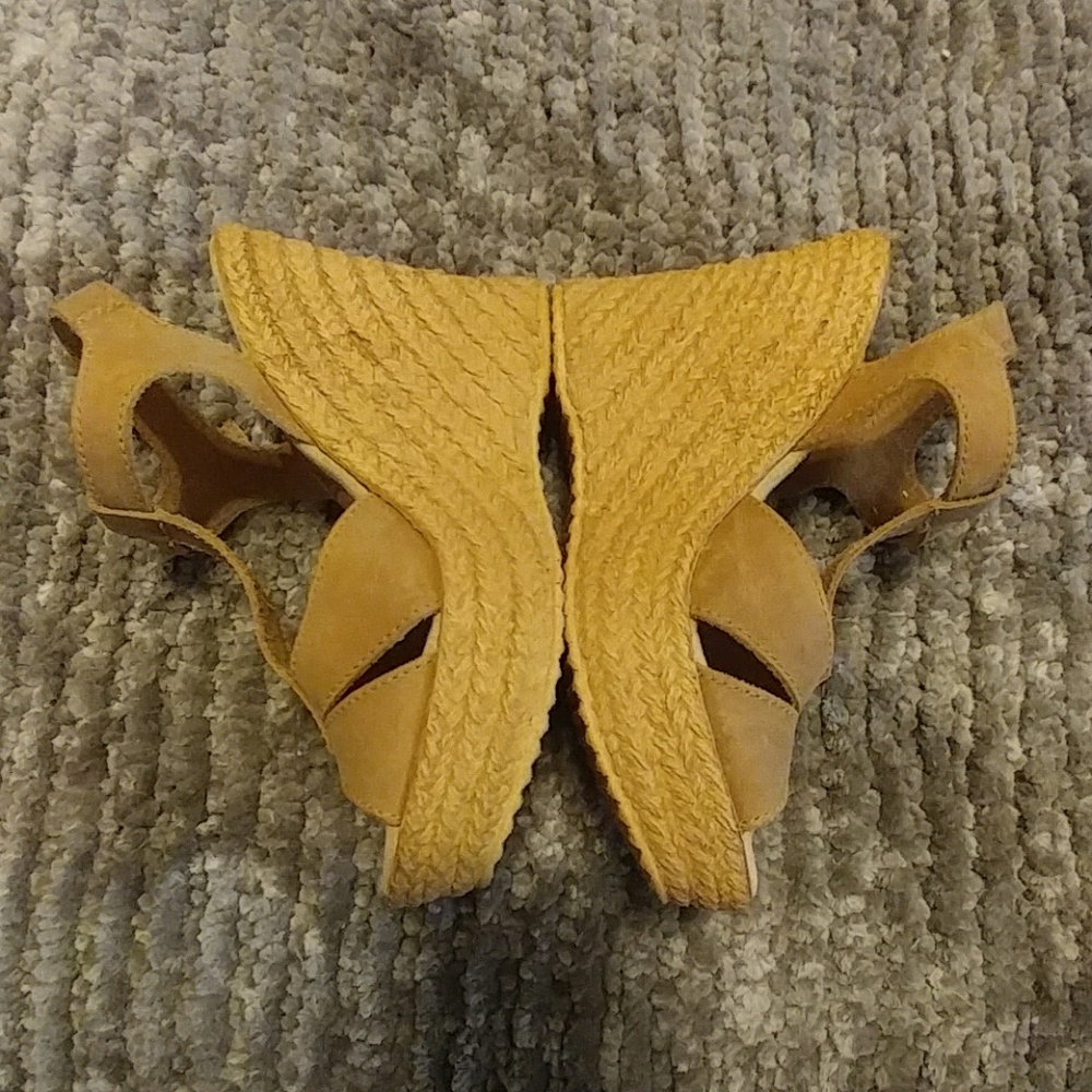 Sbicca Neutral Super Soft Wedge - Picture 3 of 5